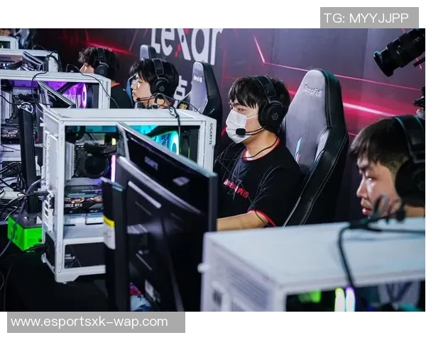 BLG战队在冠军杯积分榜上以73分稳居第一位置，展现强劲实力